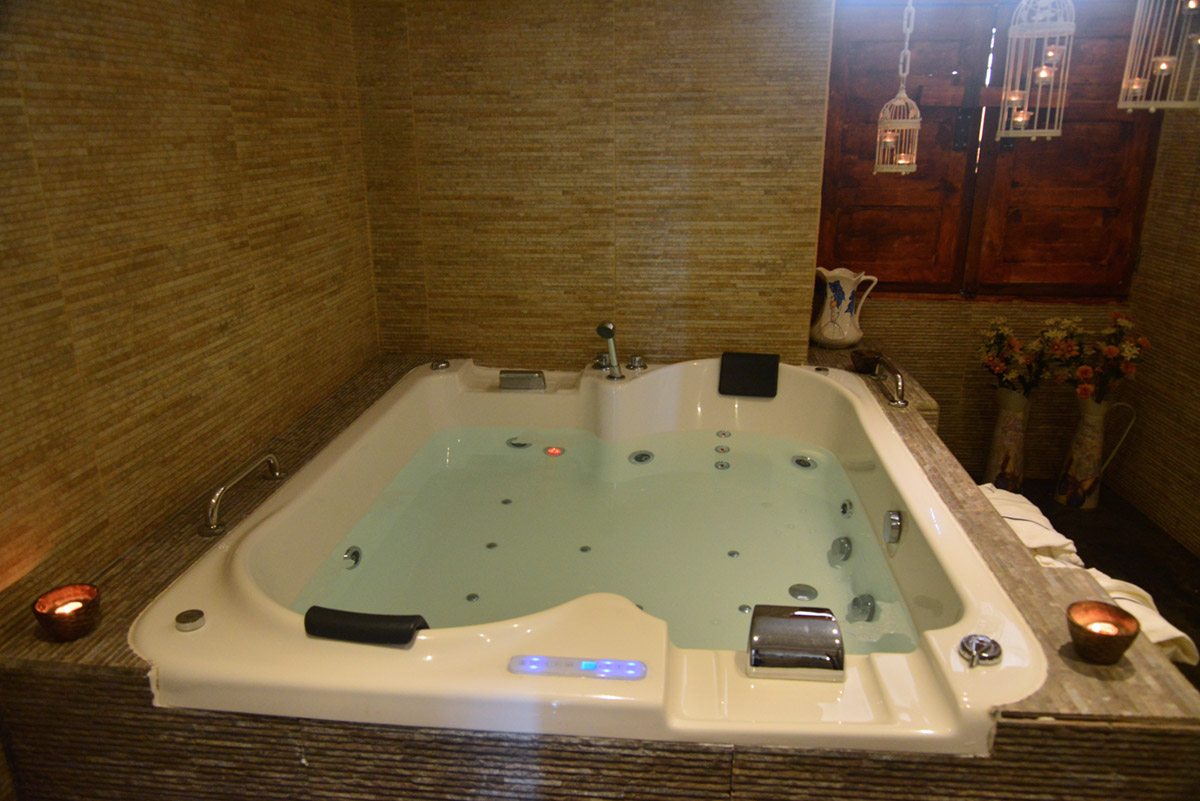 JACUZZI