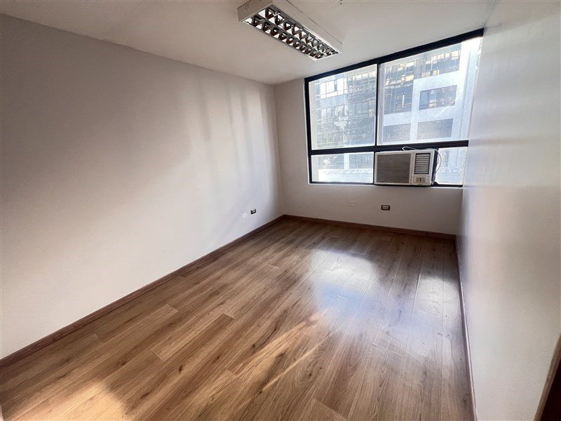 Oficina en Venta en Las Condes, Muy buen sector, oficina en el bosque con san sebastian, mut, metro tobalaba¡