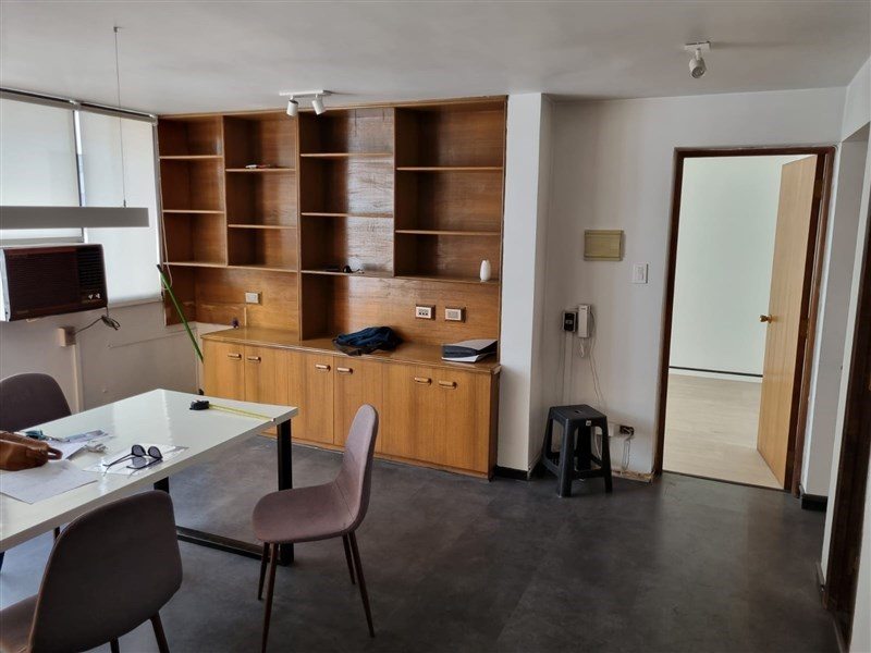 Oficina en Venta en Las Condes, Venta Oficina 2 Privados Estacionamiento/El Golf/Metro Tobalaba