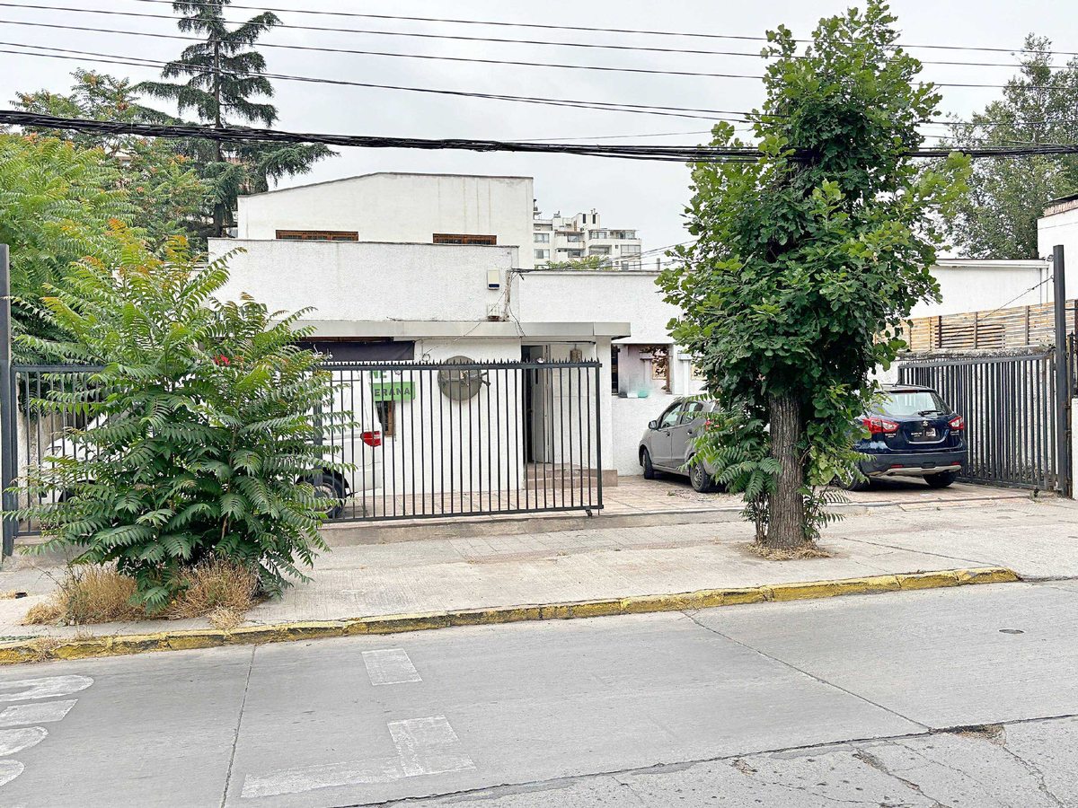 Oficina en Venta en Ñuñoa, Amplio Local, Ideal para Emprender (169564)