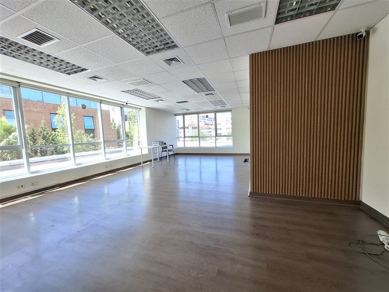 Oficina en Venta en Providencia, AP532 Barros Borgoño 58 m planta libre 2 baños y kitchenette est y bod