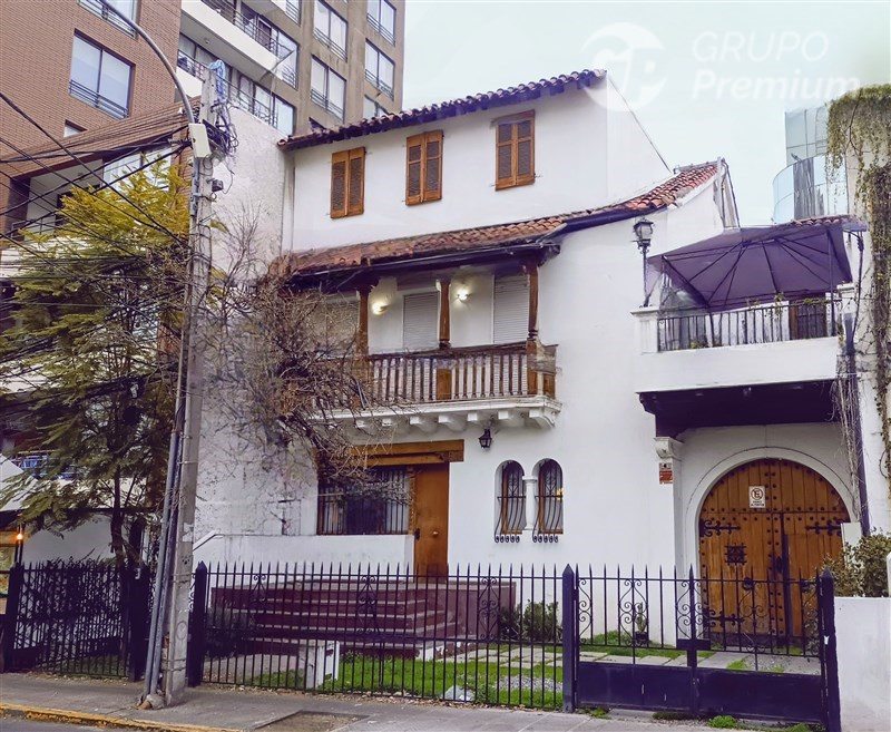 Oficina en Venta en Providencia, Oficina premium lista para operar con capacidad para 30 puestos de trabajo y 7 estacionamientos
