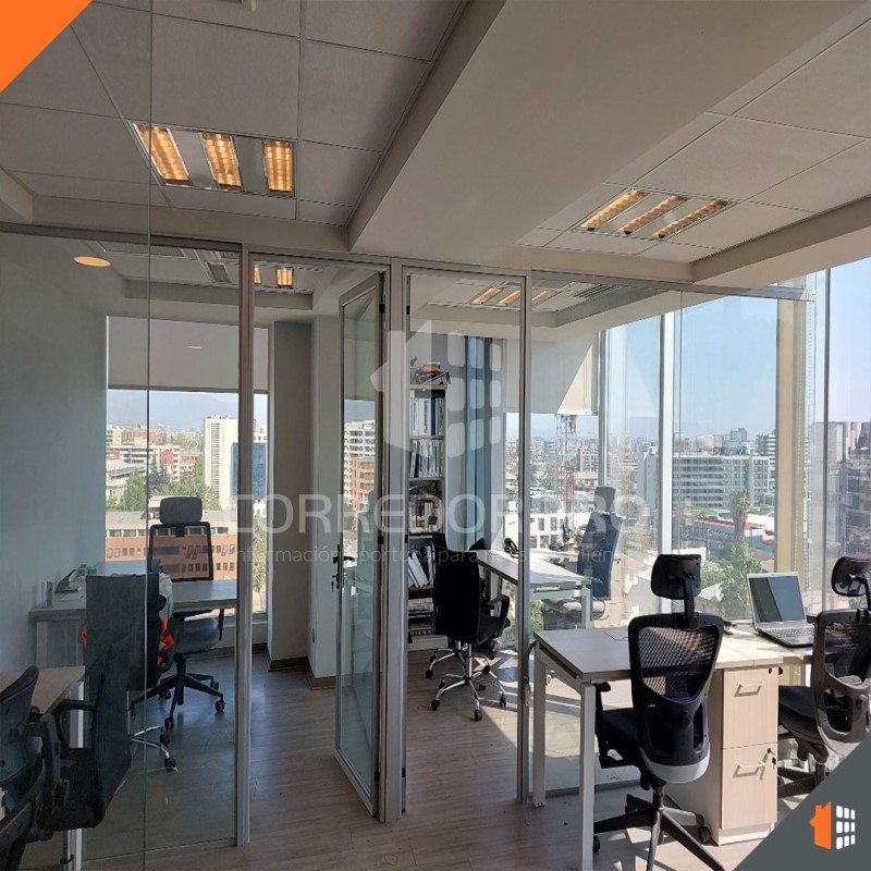 Oficina en Venta en Providencia, Oficina con 2 privados, sala de reuniones, 1baño y 1 bodega.