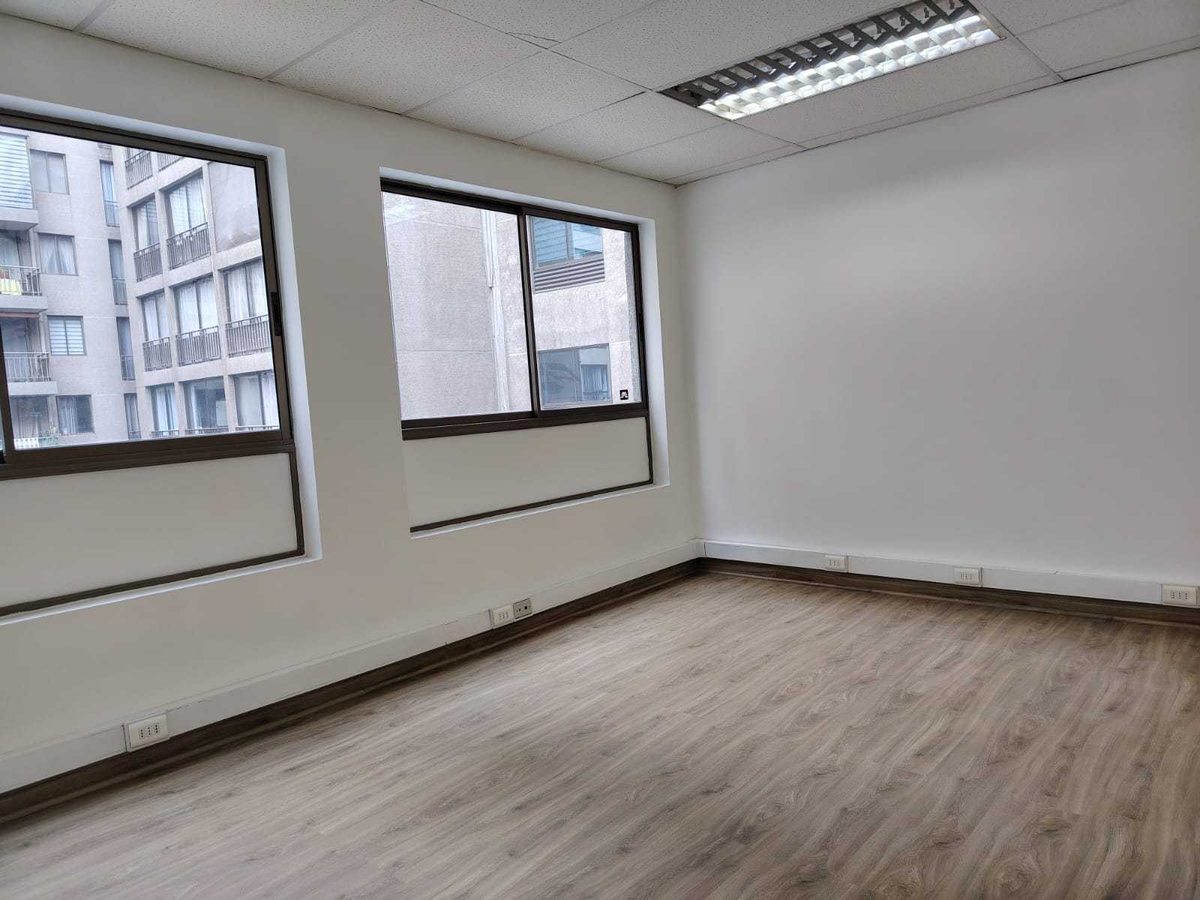 Oficina en Venta en Santiago, Oficina con estacionamiento en pleno centro (170469)