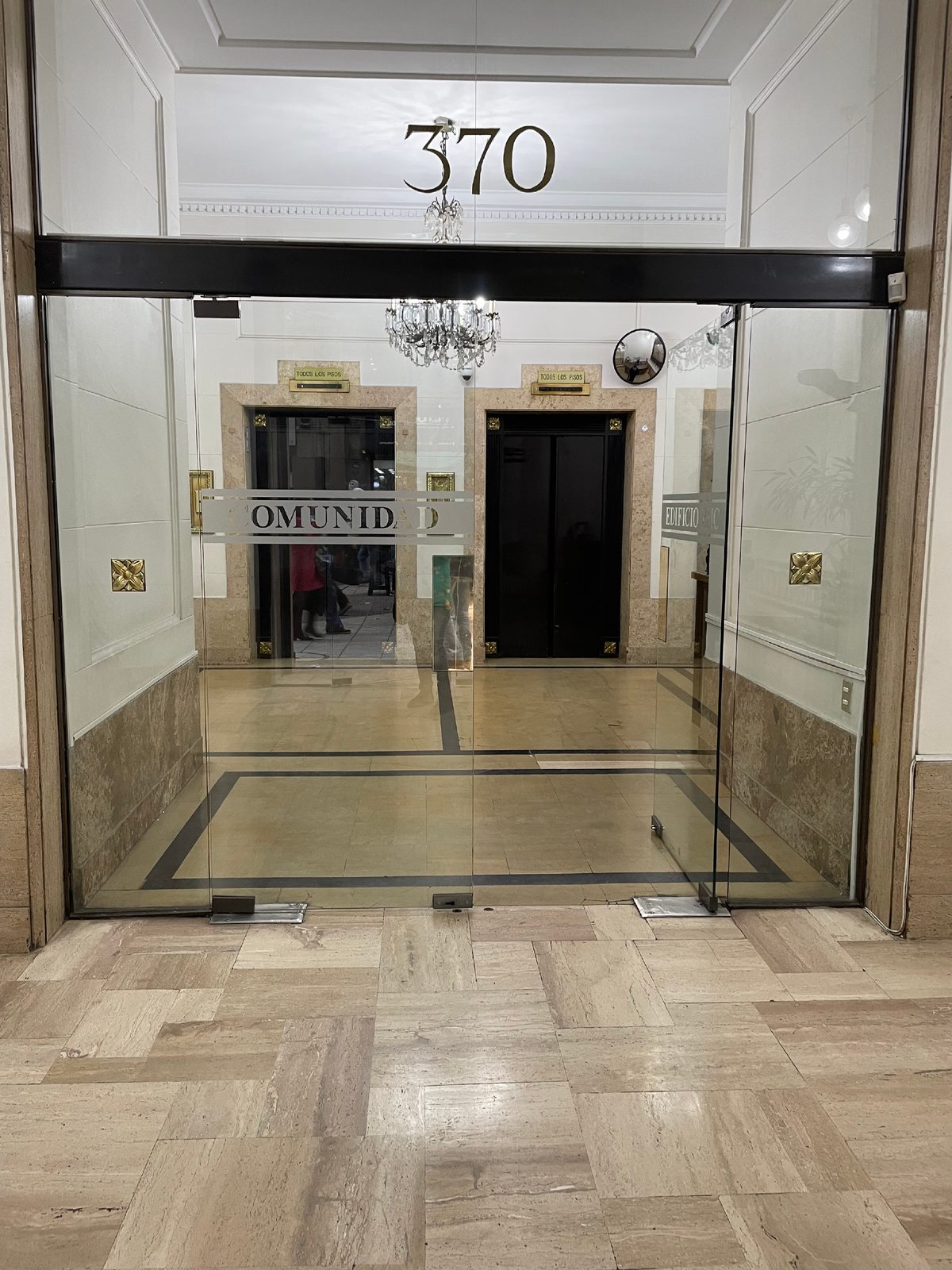 Entrada edificio 