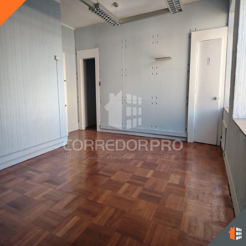 Oficina en Venta en Santiago, Oficina con 2 privados, amplia sala de reuniones y 3 baños