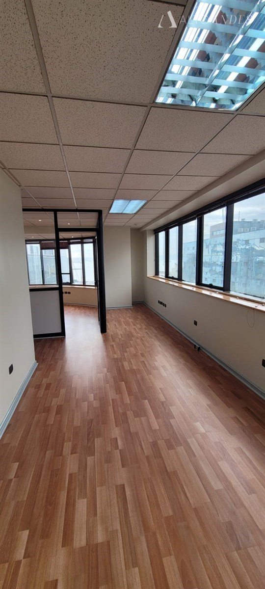 Oficina en Venta en Valparaíso, Calle Cochrane a pasos de Plaza Sotomayor