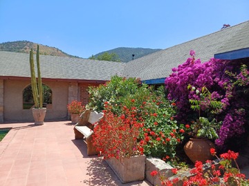 casa con quincho y piscina