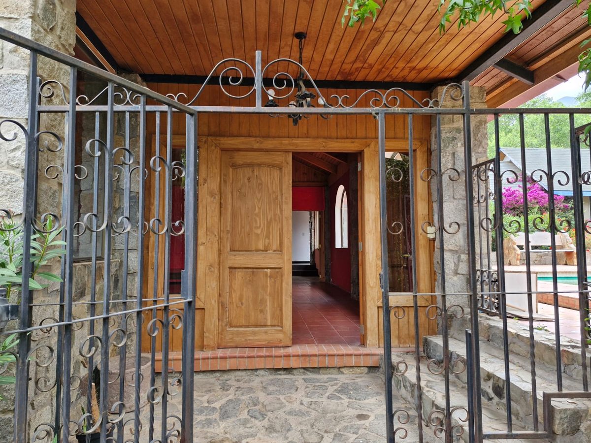 entrada a la primera casa