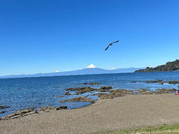 Frutillar bajo, Lago Llanquihue, vista volcanes.